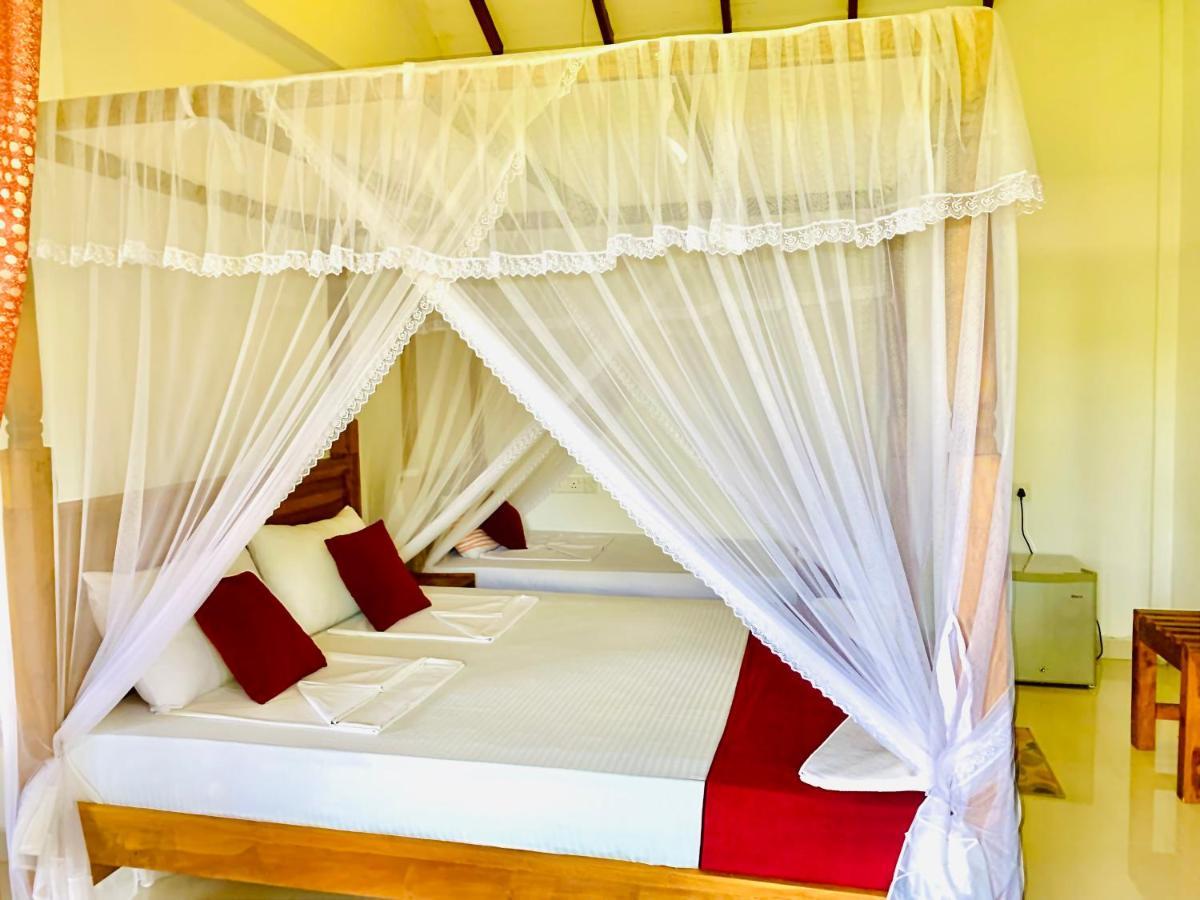 Green Hut Nature Resort 锡吉里亚 外观 照片