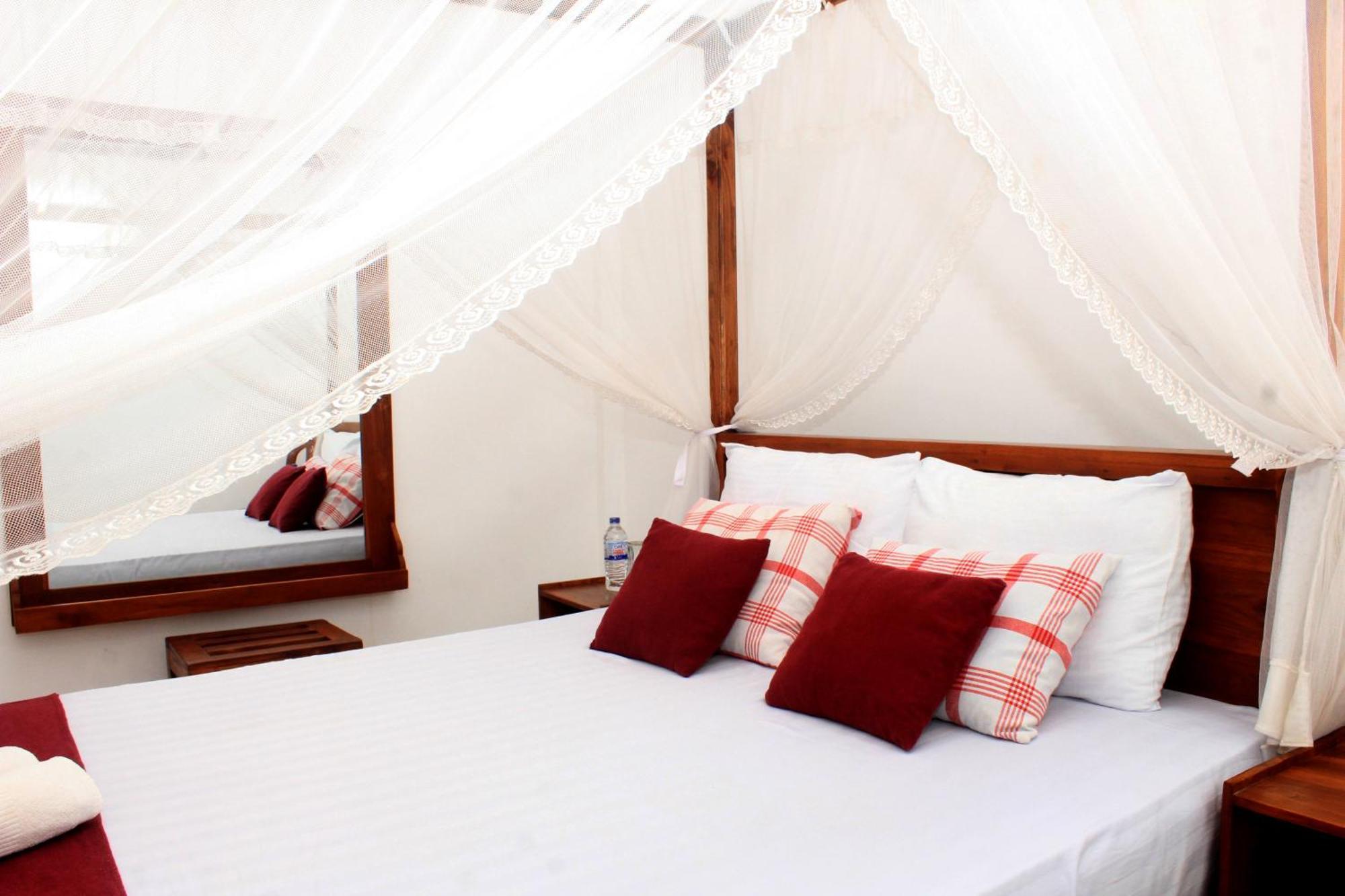 Green Hut Nature Resort 锡吉里亚 外观 照片